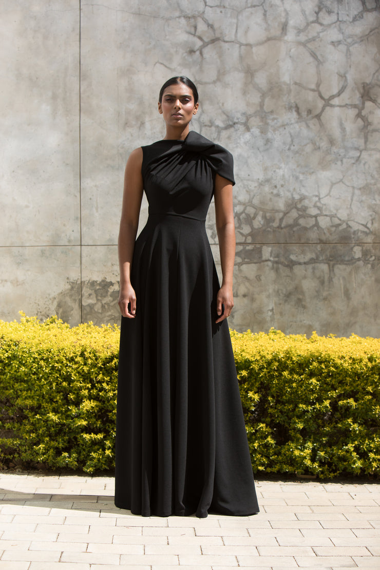 The Asymmetrical Drape Dress Black – ERRE Fashion