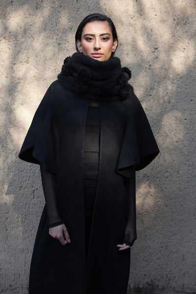 ERRE Black Pompom cowl